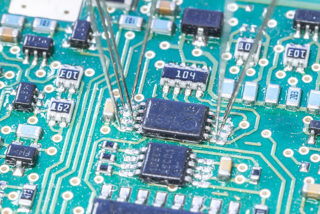 Probing IC Mounted on PCB